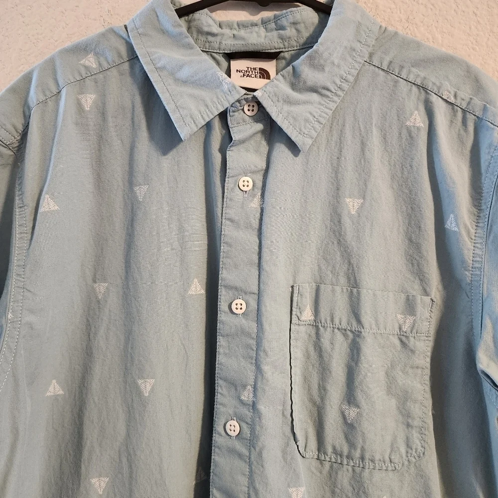 The North Face men’s short sleeve button up size Large